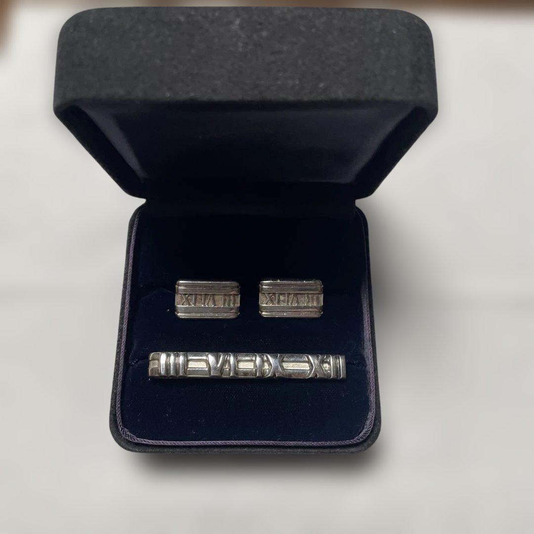 ティファニー　カフリンクスとネクタイピンのセット