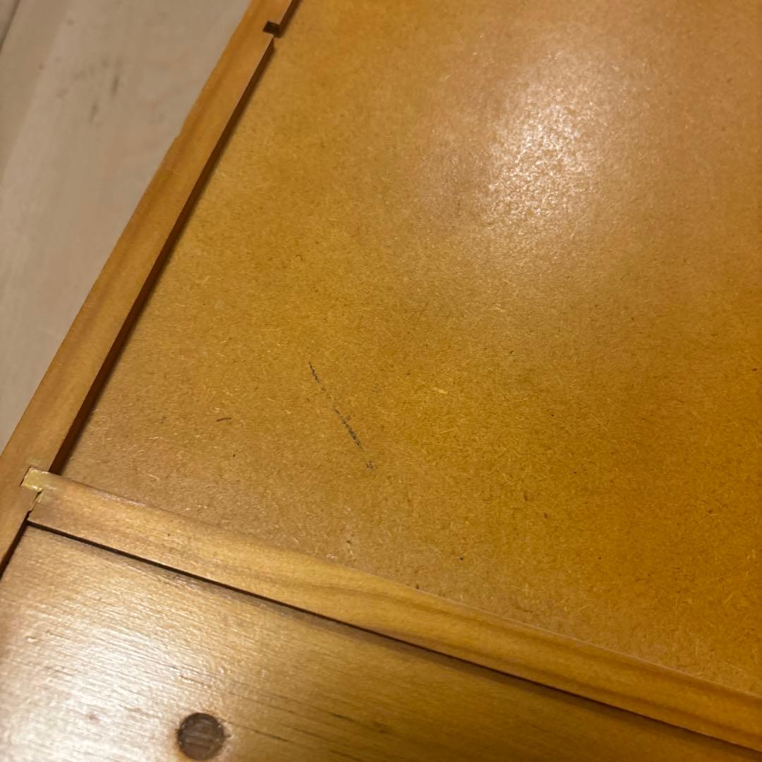 ハート型カットアウト付き木製シェルフ