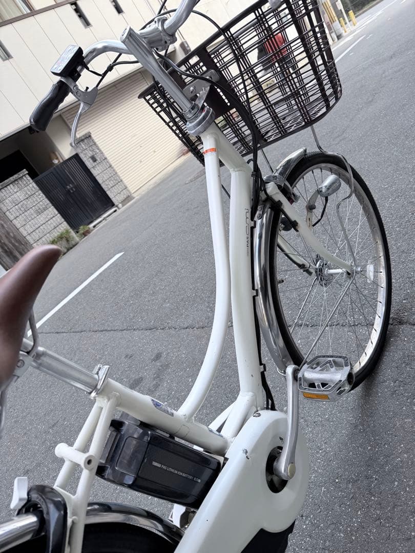 大阪府　ヤマハ　ホワイト 電動アシスト自転車 26インチ