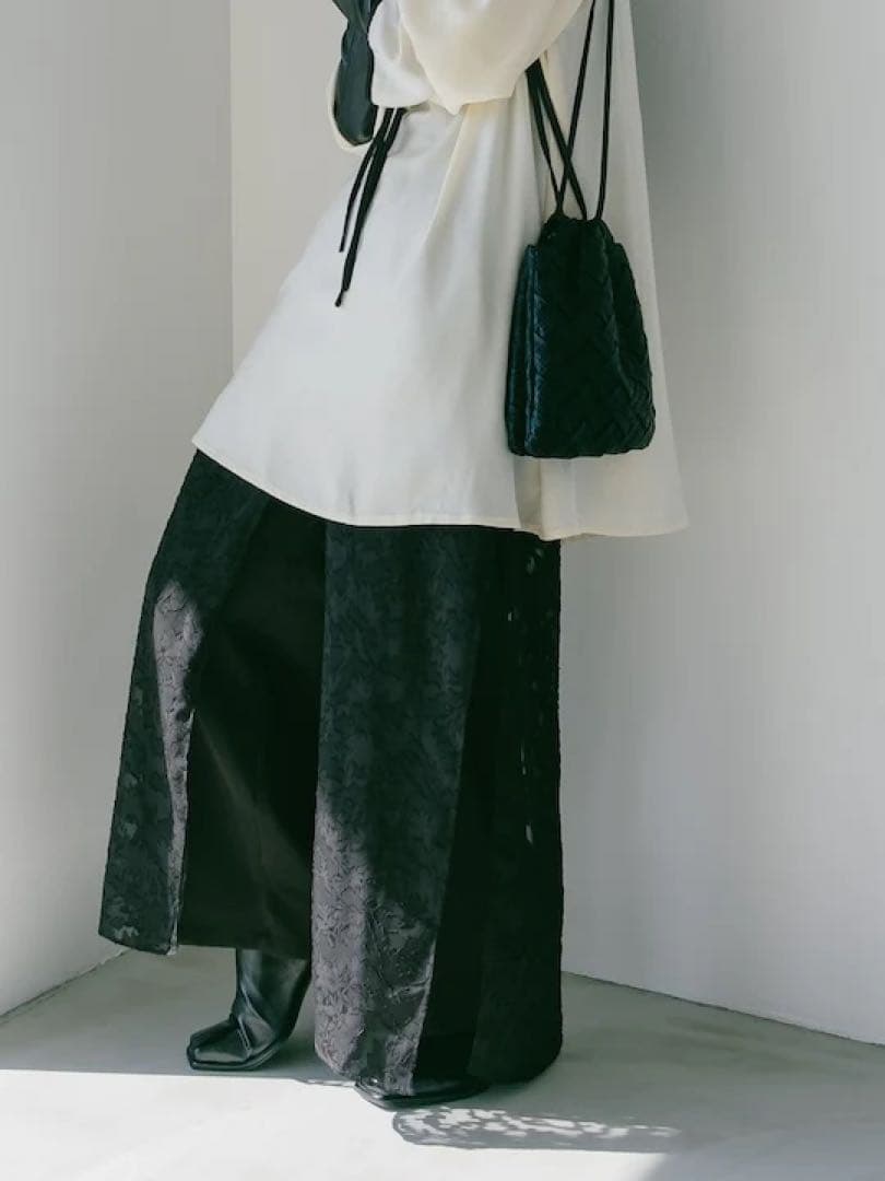 はな:MARTE Fluffy Pants &saharaフラットシューズ