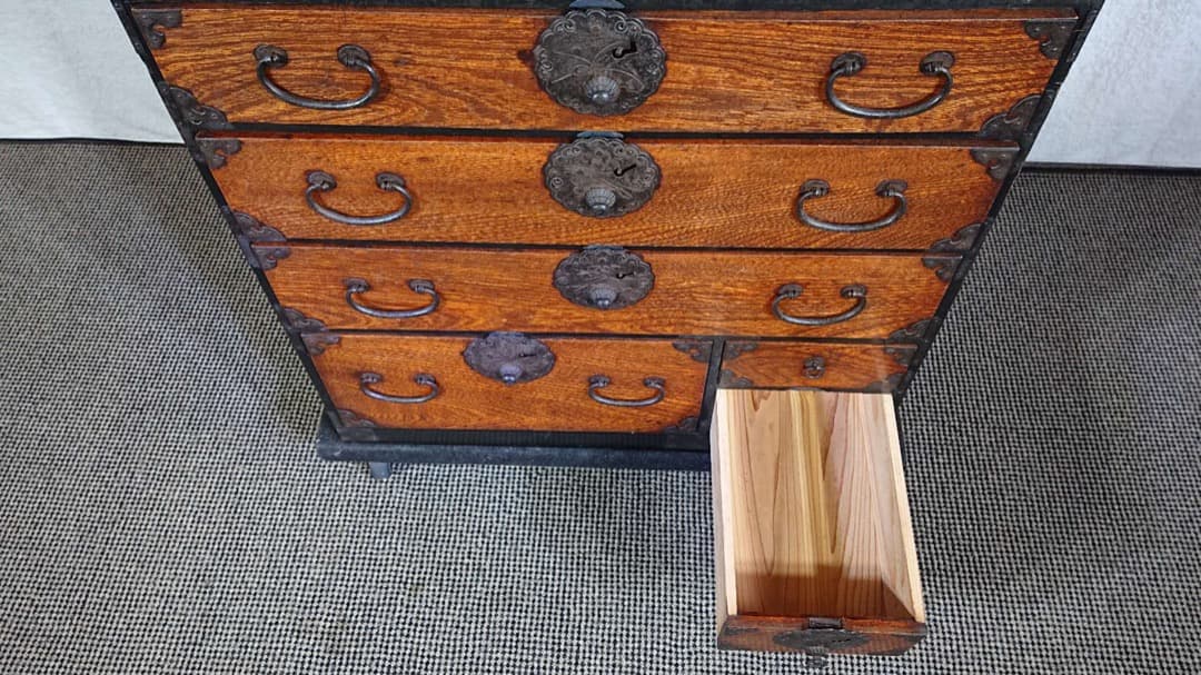 時代箪笥 純和風アンティーク　和たんす　重ね箪笥　前欅　　古民家　蔵出し