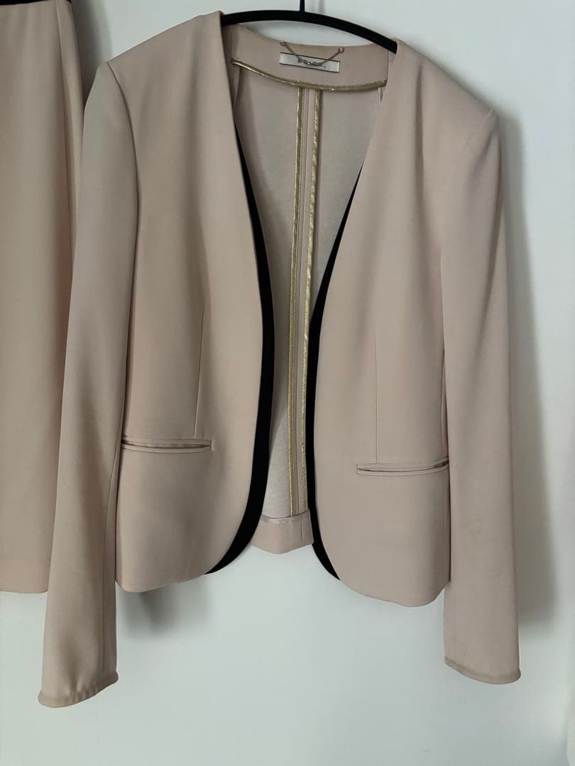 ベイジ beige cindy スカートスーツ上下 サイズ4 新品未使用タグ付き