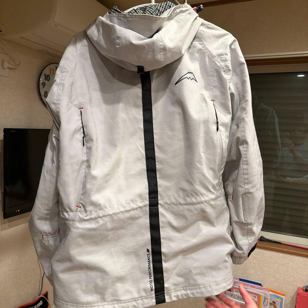 クシタニ　クラリティージャケットホワイトジャケット フード付き