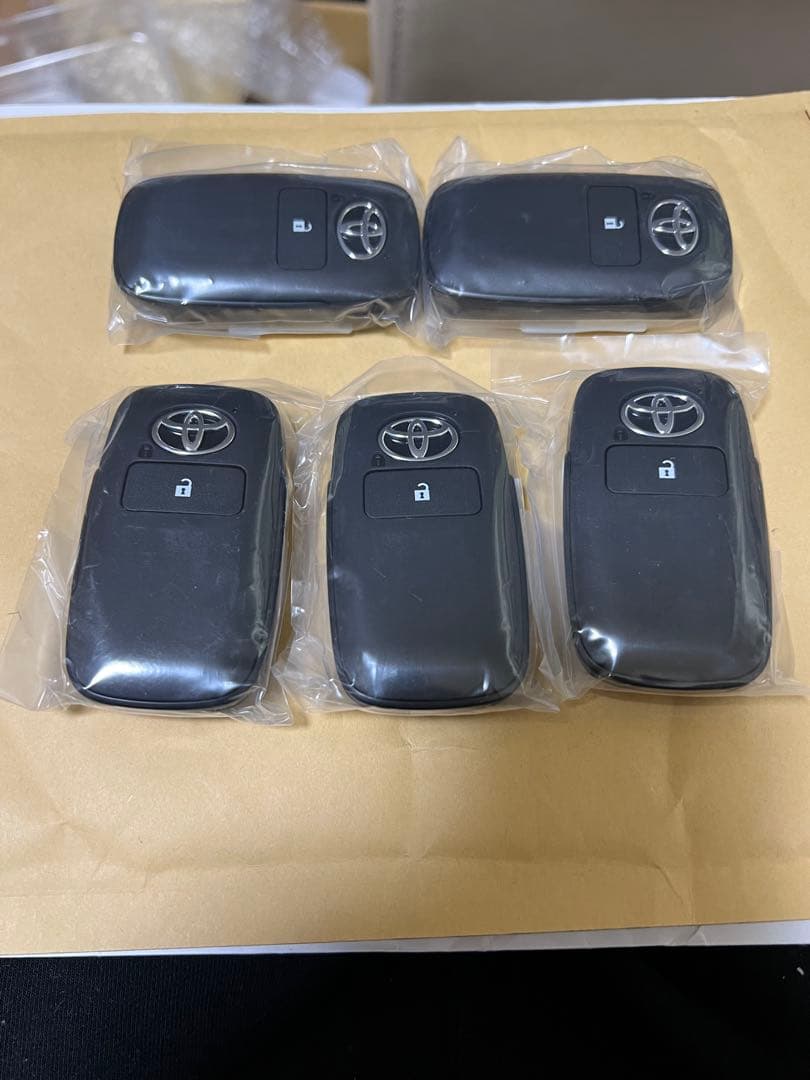 新品　未使用　未登録送料無料トヨタ　ライズRAIZE 2ボタンスマートキー　5個