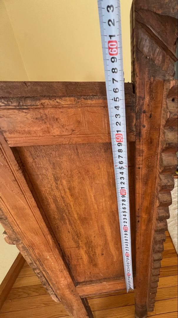 アンティーク　キャビネット　インド　装飾的な彫刻付き