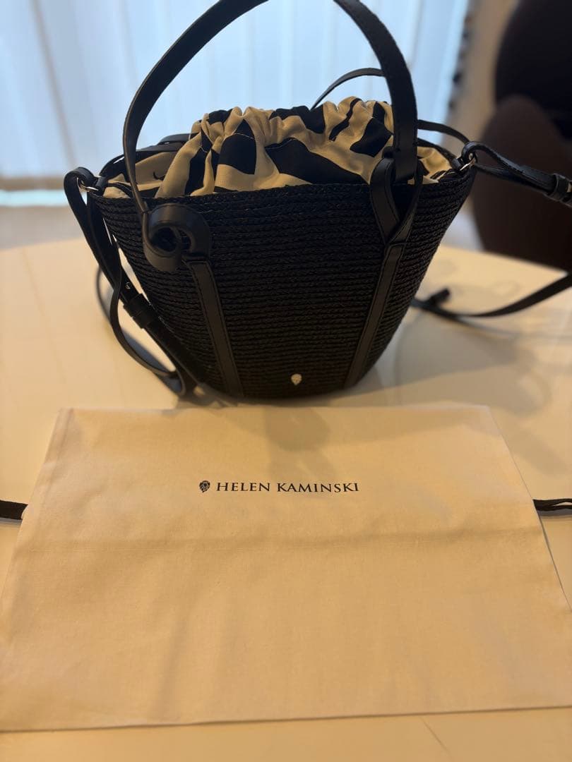 Helen Kaminski Bisou Mini Basket(黒) 2025