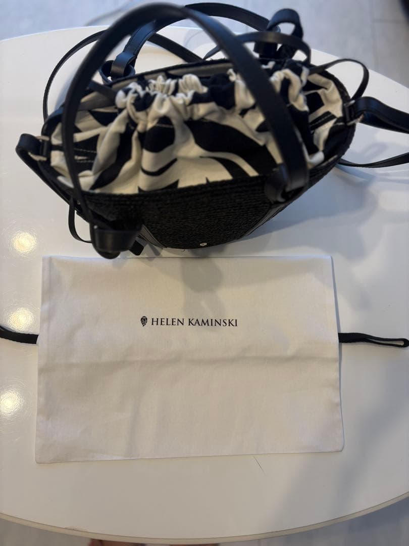 Helen Kaminski Bisou Mini Basket(黒) 2025