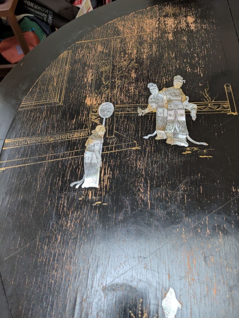 ガ*)様 【賀】黒色漆塗り 円形座卓 金箔装飾　中国