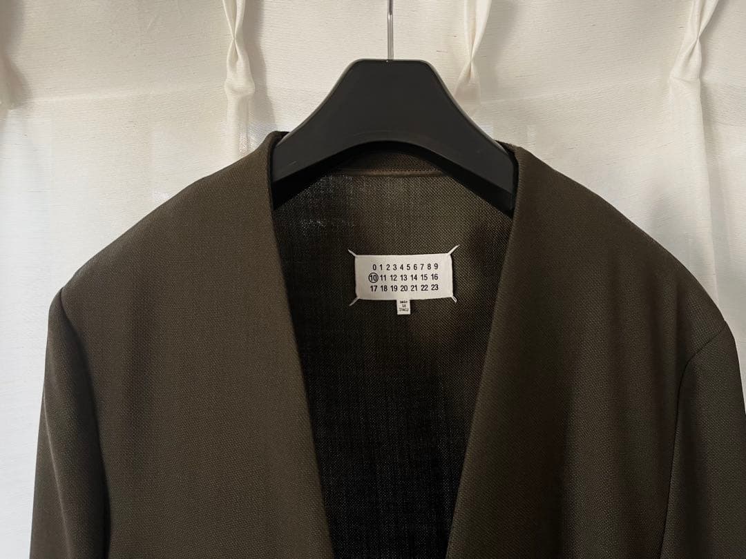 【新品未使用／限定セール中】メゾンマルジェラ ノーカラージャケット 46 カーキ