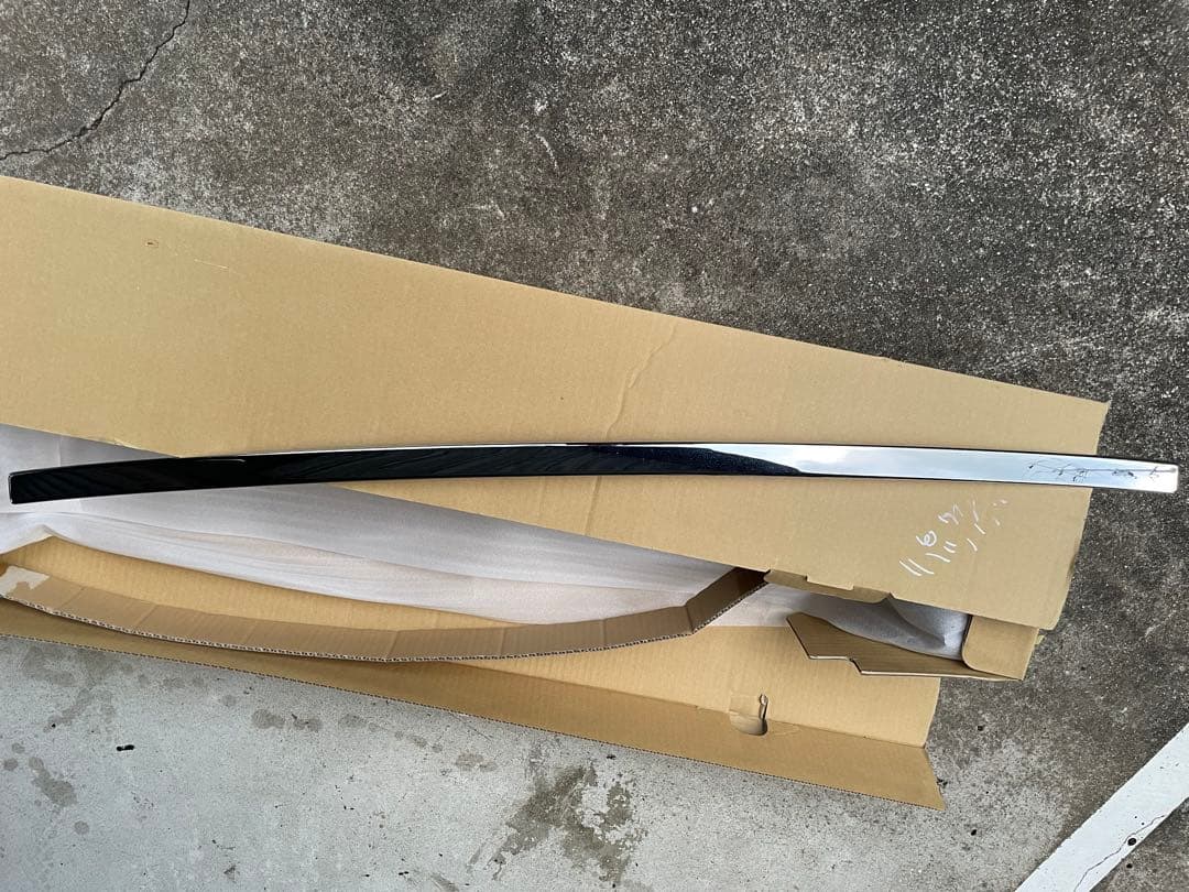 デリカd5 リアメッキガーニッシュ純正パーツ三菱