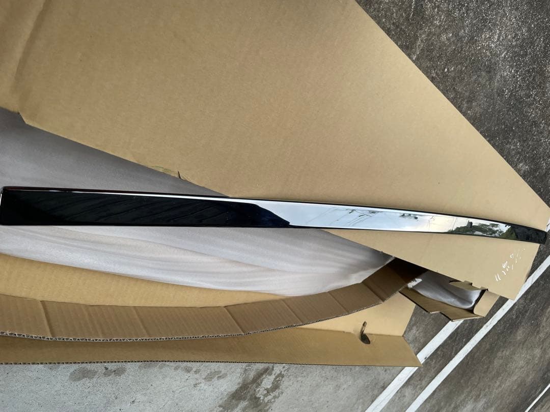 デリカd5 リアメッキガーニッシュ純正パーツ三菱