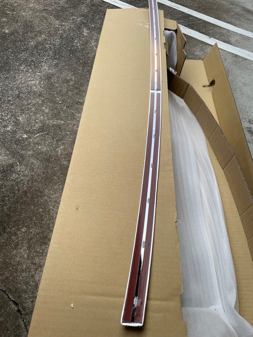 デリカd5 リアメッキガーニッシュ純正パーツ三菱