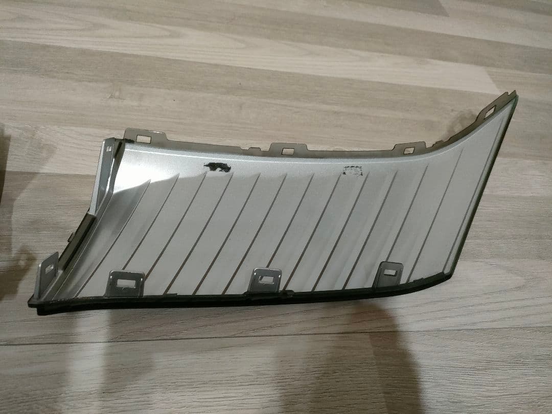 ６０系ハリアー　フロントグリルパネルとグリルアンダーメッキセット