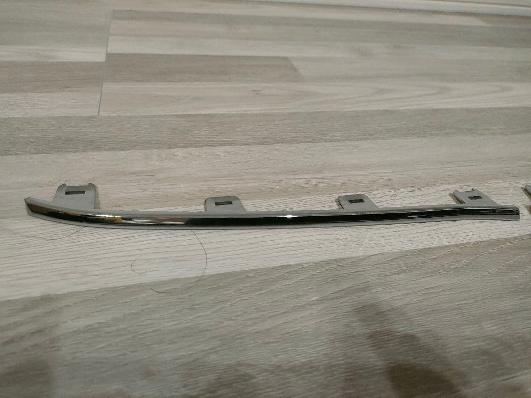 ６０系ハリアー　フロントグリルパネルとグリルアンダーメッキセット