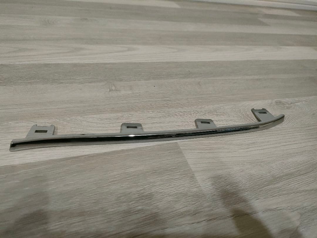 ６０系ハリアー　フロントグリルパネルとグリルアンダーメッキセット