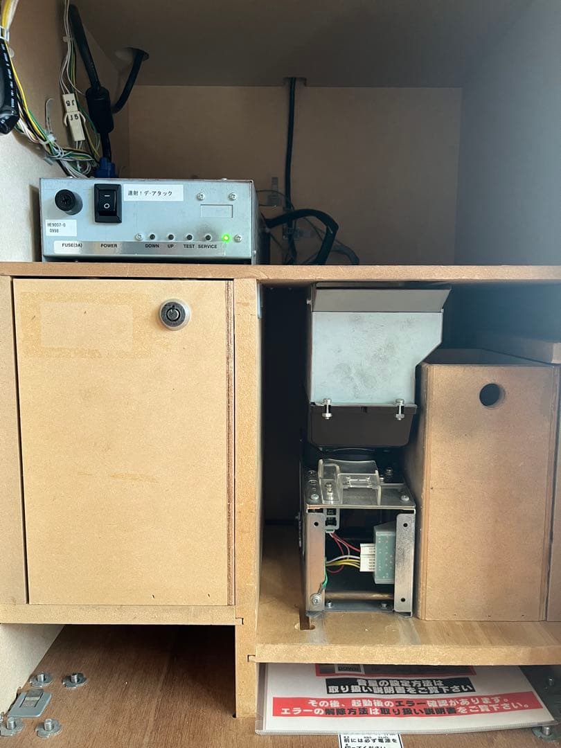 メダルゲーム機　Amusy・連射!デ・アタック　動作確認済み　送料込み　筐体