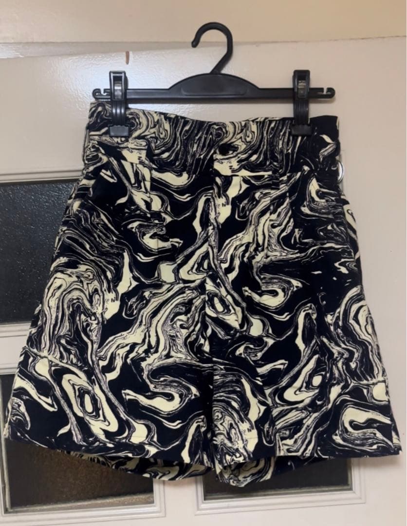 TOGA PULLA toga pulla トーガプルラ　マーブルショートパンツ