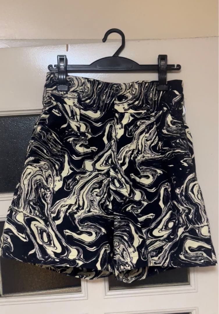 TOGA PULLA toga pulla トーガプルラ　マーブルショートパンツ