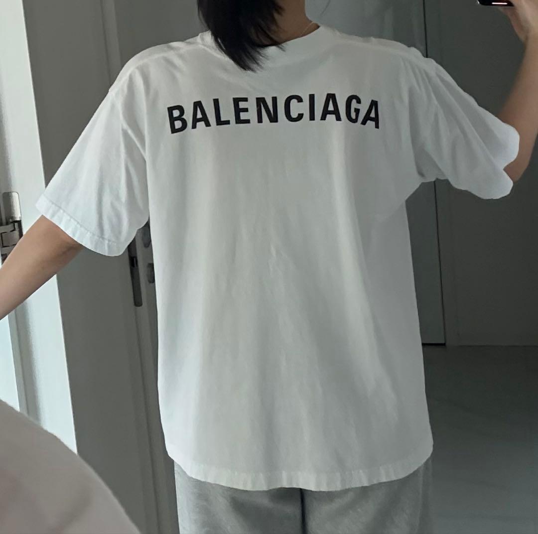 Sarah BALENCIAGA バックロゴTシャツ