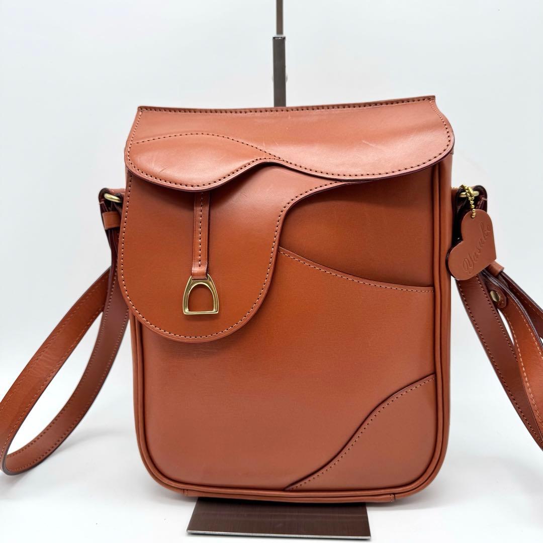 美品 ITAGAKI 鞍ショルダー 縦 レザー ショルダーバッグ　ブラウン