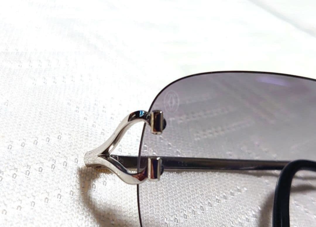 【極美品】カルティエサングラス リムレスシルバーフレーム