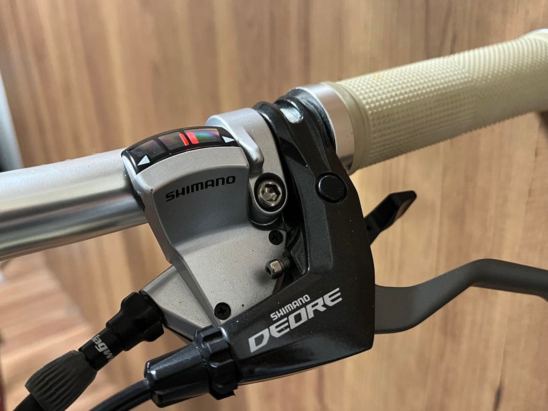 700cクロスバイク 3×9速 オートテールライト