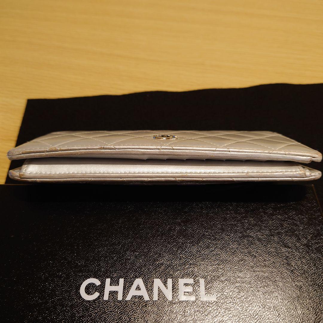 シャネル マトラッセ ラムスキン 長財布 シルバー