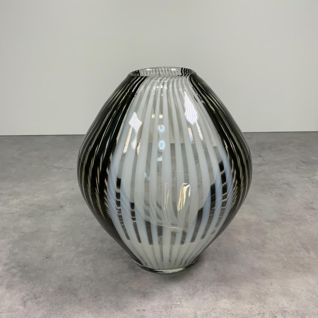 ヴィンテージ ブラック×ホワイト ガラス ベース ストライプ 花器 花瓶