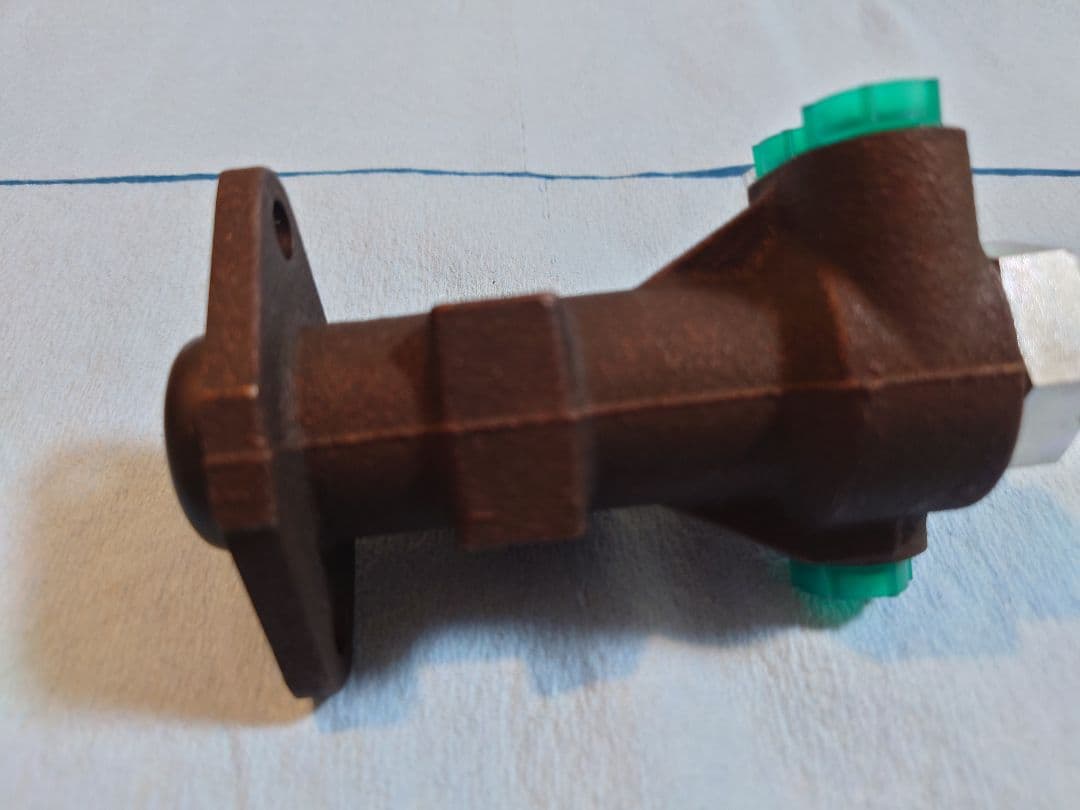 旧チンク　チンクエチェント　フィアット500 　マスターシリンダー　高圧力タイプ