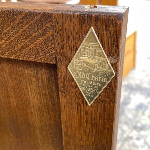 イギリスオールドチャーム　サイドボード　キャビネット　台形　花台