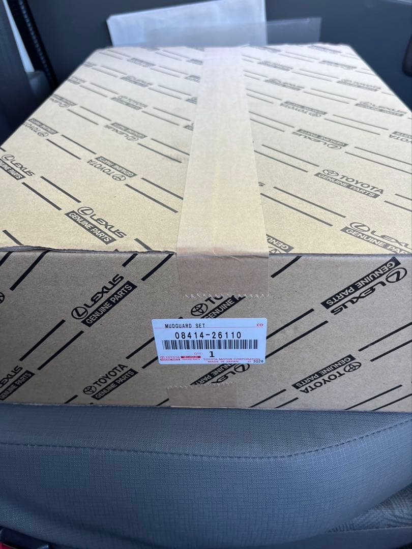 ハイエース200系　純正用品マッドガード