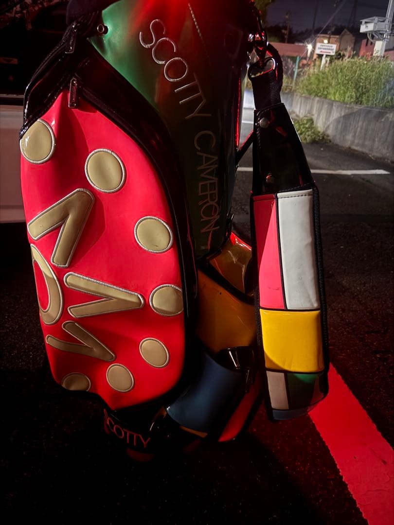 Scotty Cameron カラフルキャディバッグ