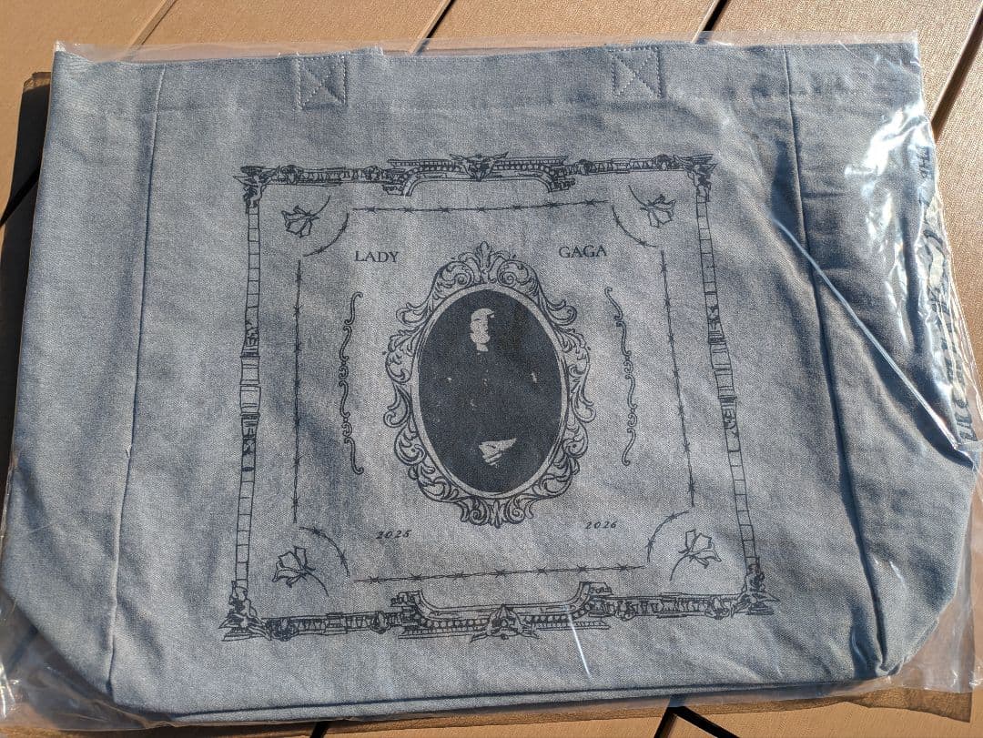 レディガガOPERA HAUS TOTE（グレー）