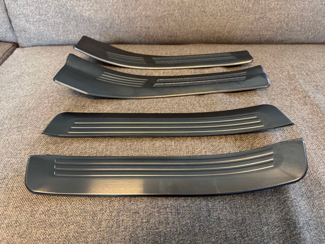 クラウンスポーツ サイドステップ　スカッフプレート フロント・リア 8Pセット