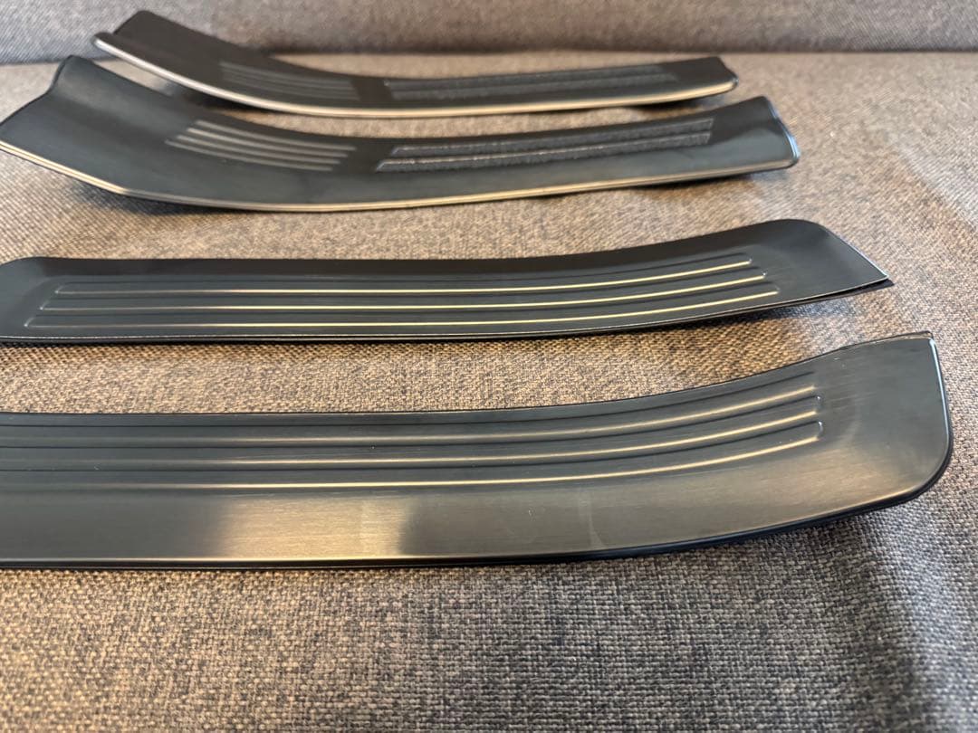 クラウンスポーツ サイドステップ　スカッフプレート フロント・リア 8Pセット