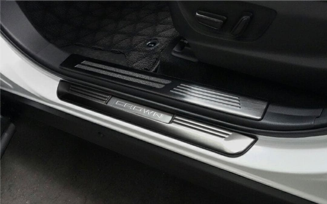 クラウンスポーツ サイドステップ　スカッフプレート フロント・リア 8Pセット