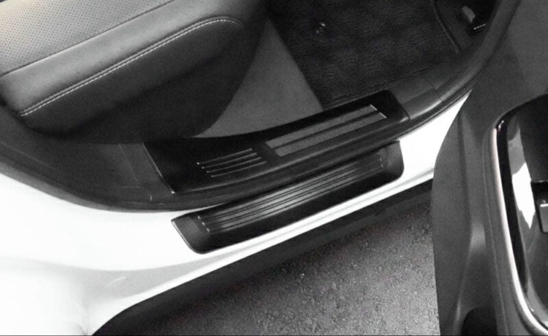 クラウンスポーツ サイドステップ　スカッフプレート フロント・リア 8Pセット