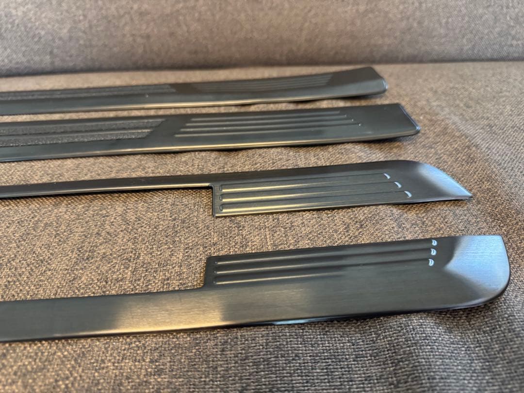 クラウンスポーツ サイドステップ　スカッフプレート フロント・リア 8Pセット