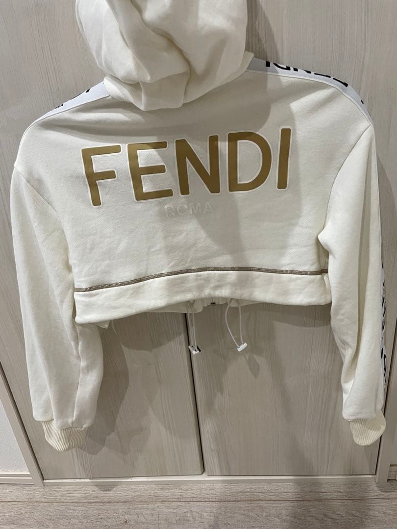 FENDI ショート丈パーカー デカロゴ XXS