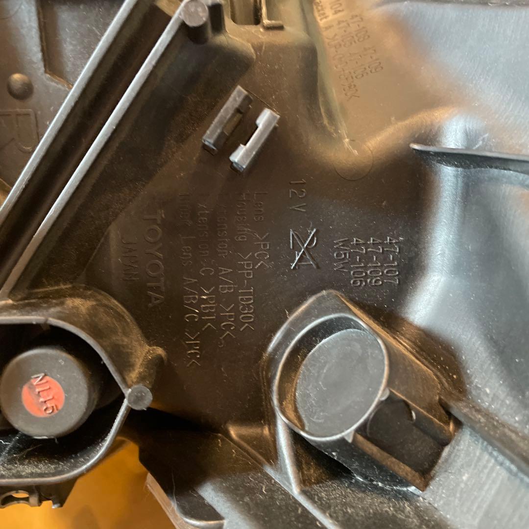 Fahad Khan 様50系プリウスヘッドランプ右　美品