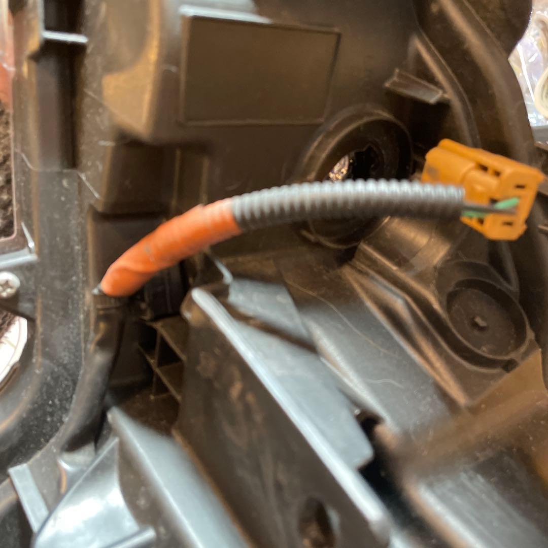 Fahad Khan 様50系プリウスヘッドランプ右　美品