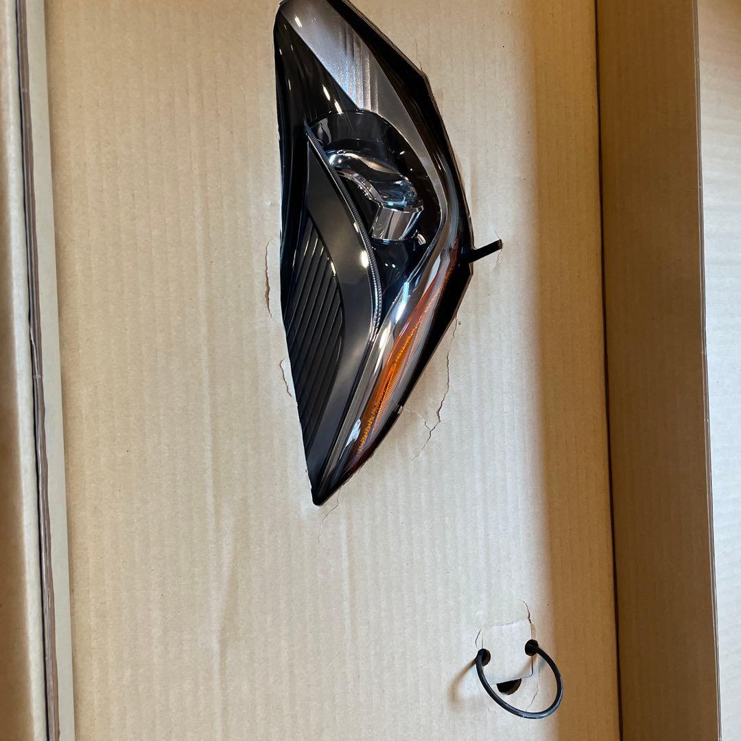 Fahad Khan 様50系プリウスヘッドランプ右　美品