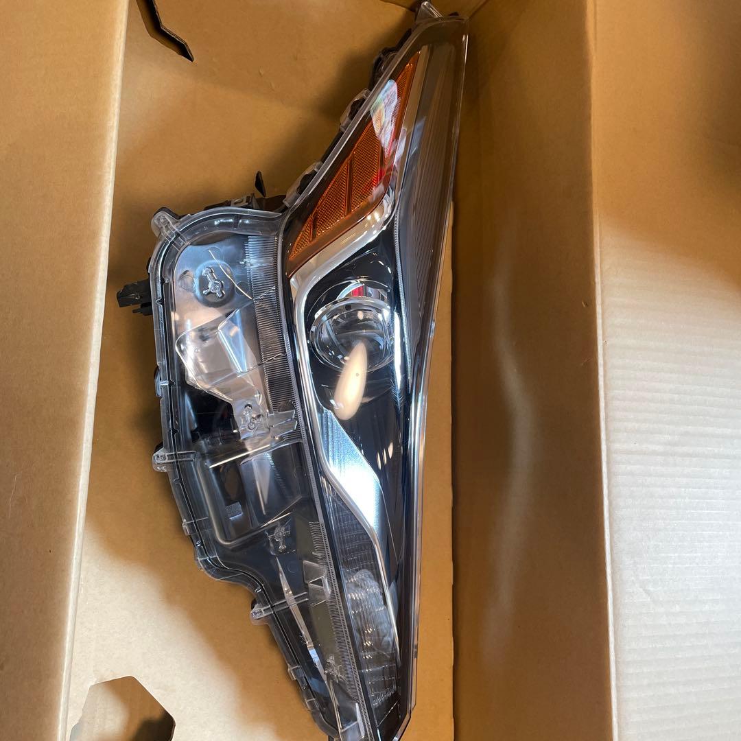 Fahad Khan 様50系プリウスヘッドランプ右　美品