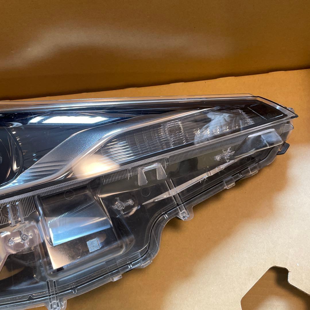 Fahad Khan 様50系プリウスヘッドランプ右　美品