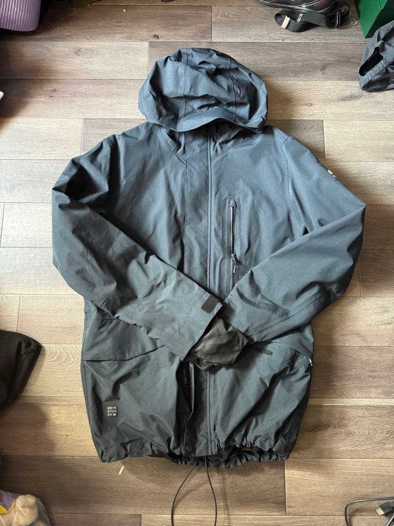 Quiksilverゴアテックス　スノーボードウェアセ　M 上下セット
