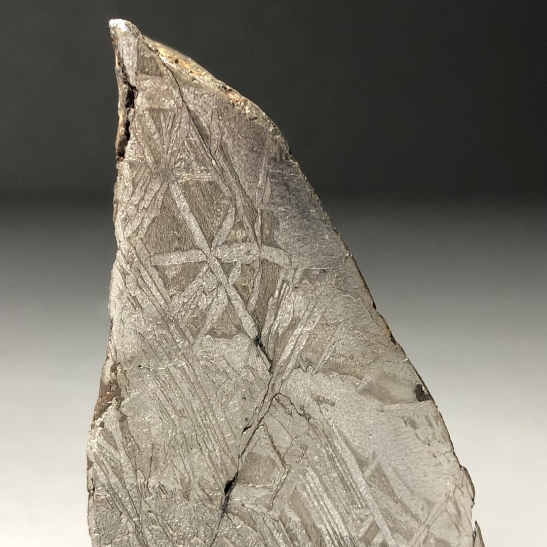 アルタイ隕石 鉄隕石　外皮付き隕石　エンドカット　原石　重さ約236ｇ