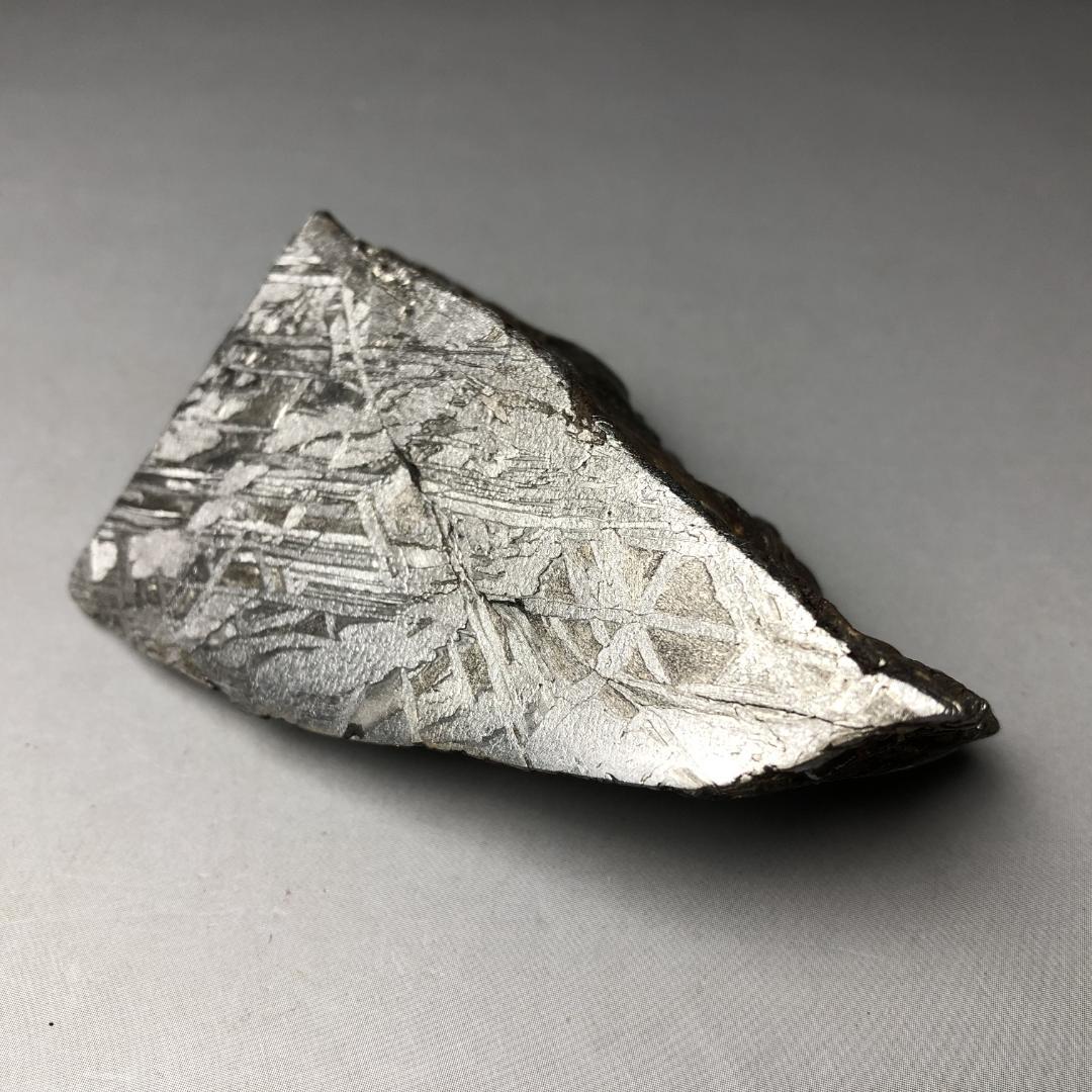 アルタイ隕石 鉄隕石　外皮付き隕石　エンドカット　原石　重さ約236ｇ