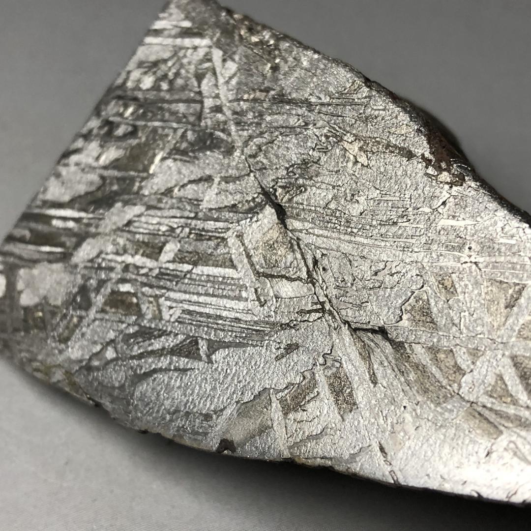 アルタイ隕石 鉄隕石　外皮付き隕石　エンドカット　原石　重さ約236ｇ