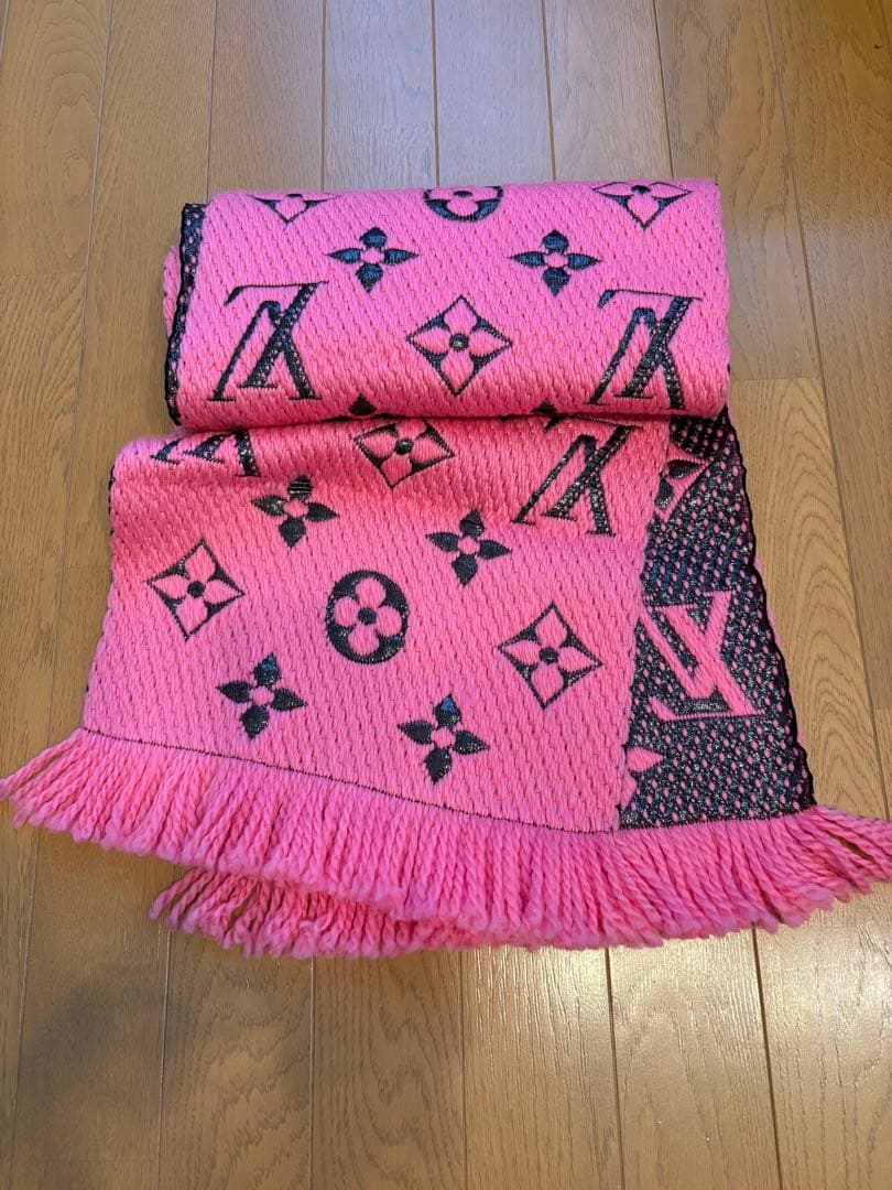 LOUIS VUITTON ピンク ロゴ マフラー