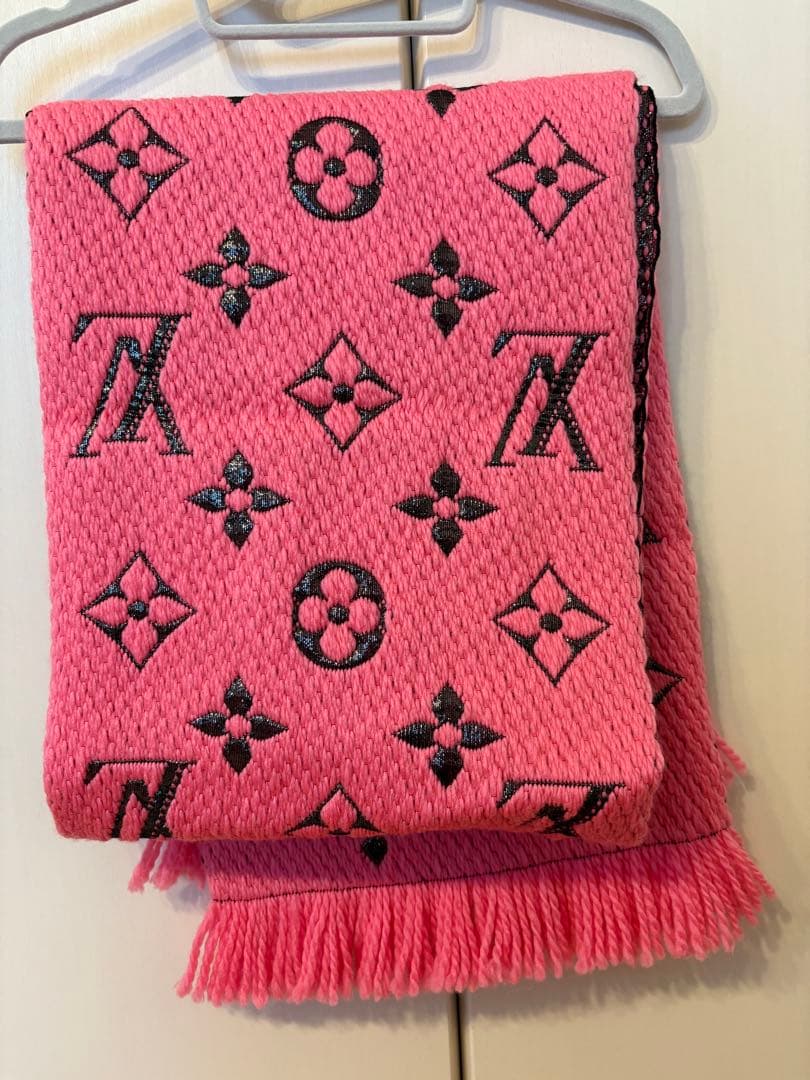 LOUIS VUITTON ピンク ロゴ マフラー